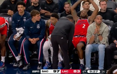 虎扑体育-伤不起啊！伦纳德防守时又被撞到&amp;一瘸一拐 已确定退赛！