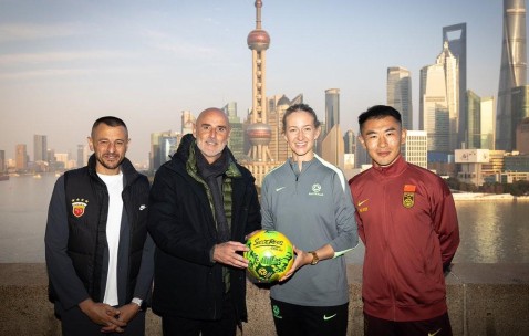 虎扑体育-中澳友谊系列赛在上海启幕，于汉超和穆斯卡特出席活动