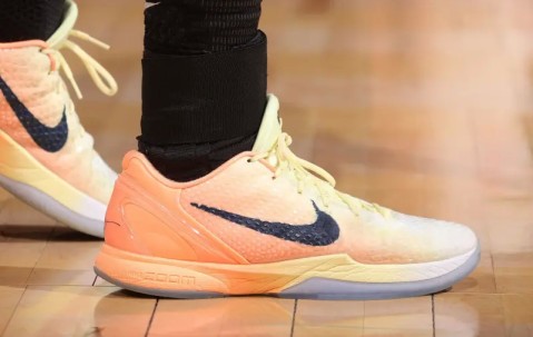 虎扑网-布伦森穿着日出配色科比6，得到30分1篮板9助攻2抢断