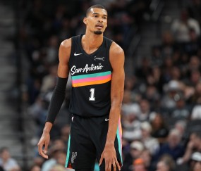 hupu-天外来客！文班季后赛首秀35分颠覆认知 62胜马刺不仅强在文班1人